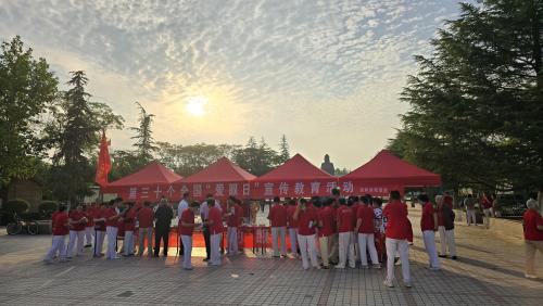 县残联举办全国“爱眼日”宣传活动