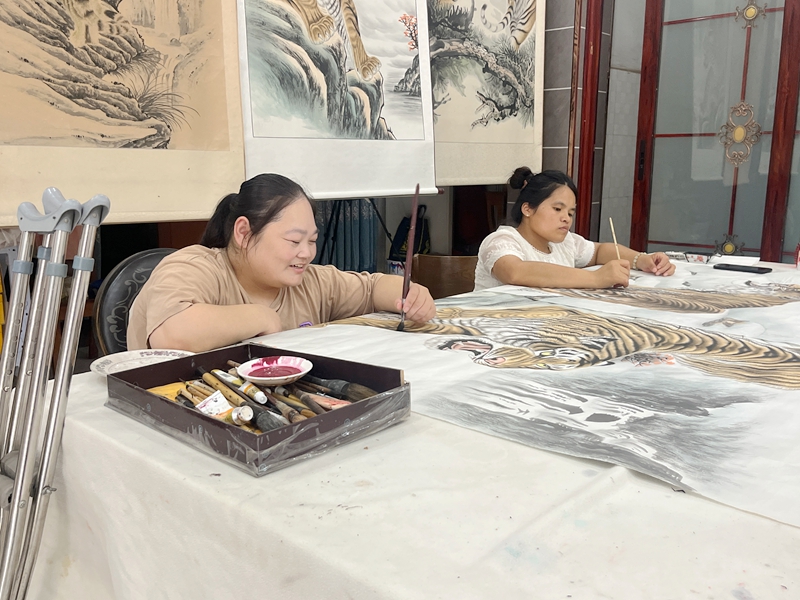 画虎村“美丽工坊”：爱“画”才会赢